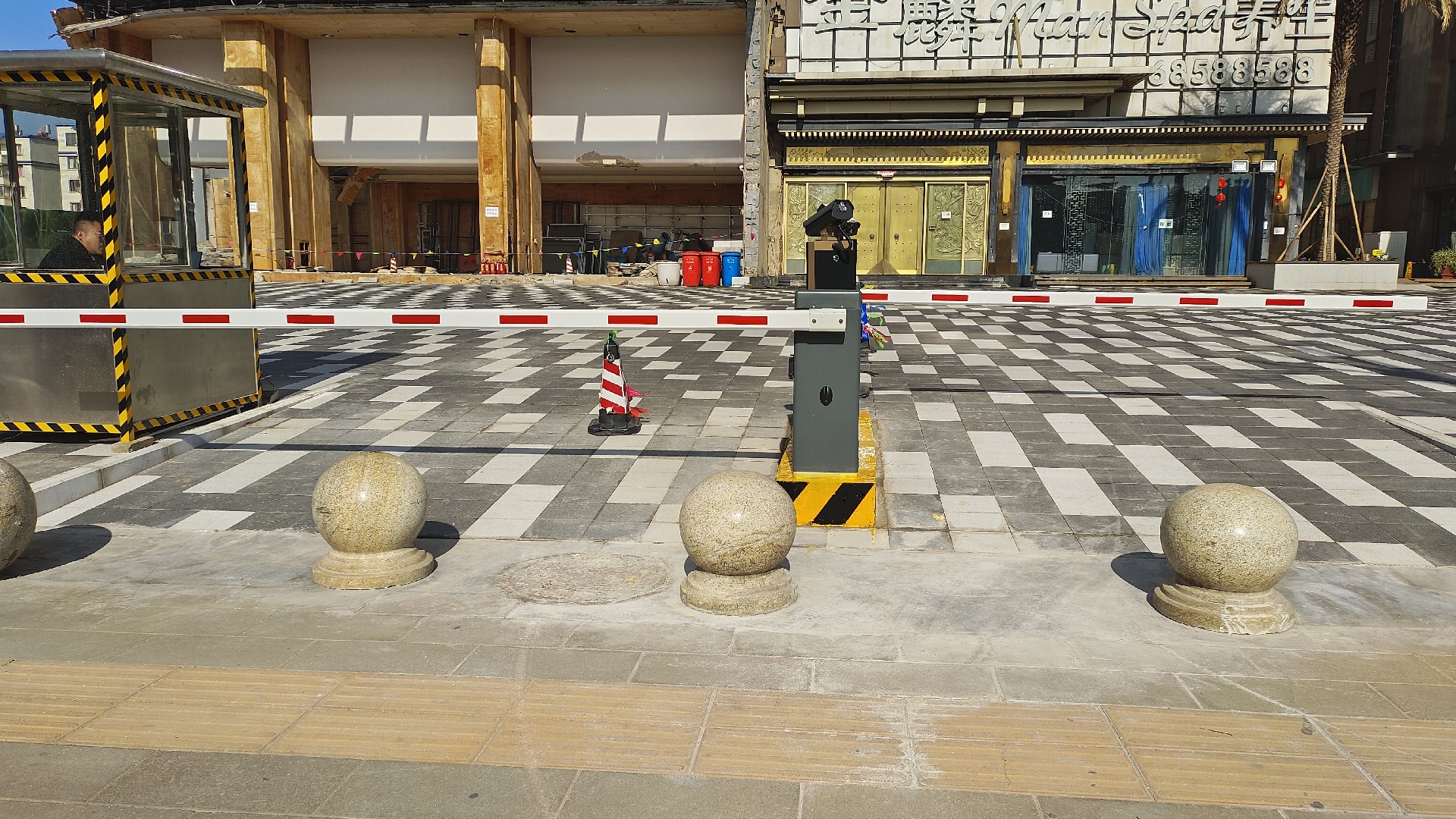 中央金座前广场车牌识别万搏官方网页版